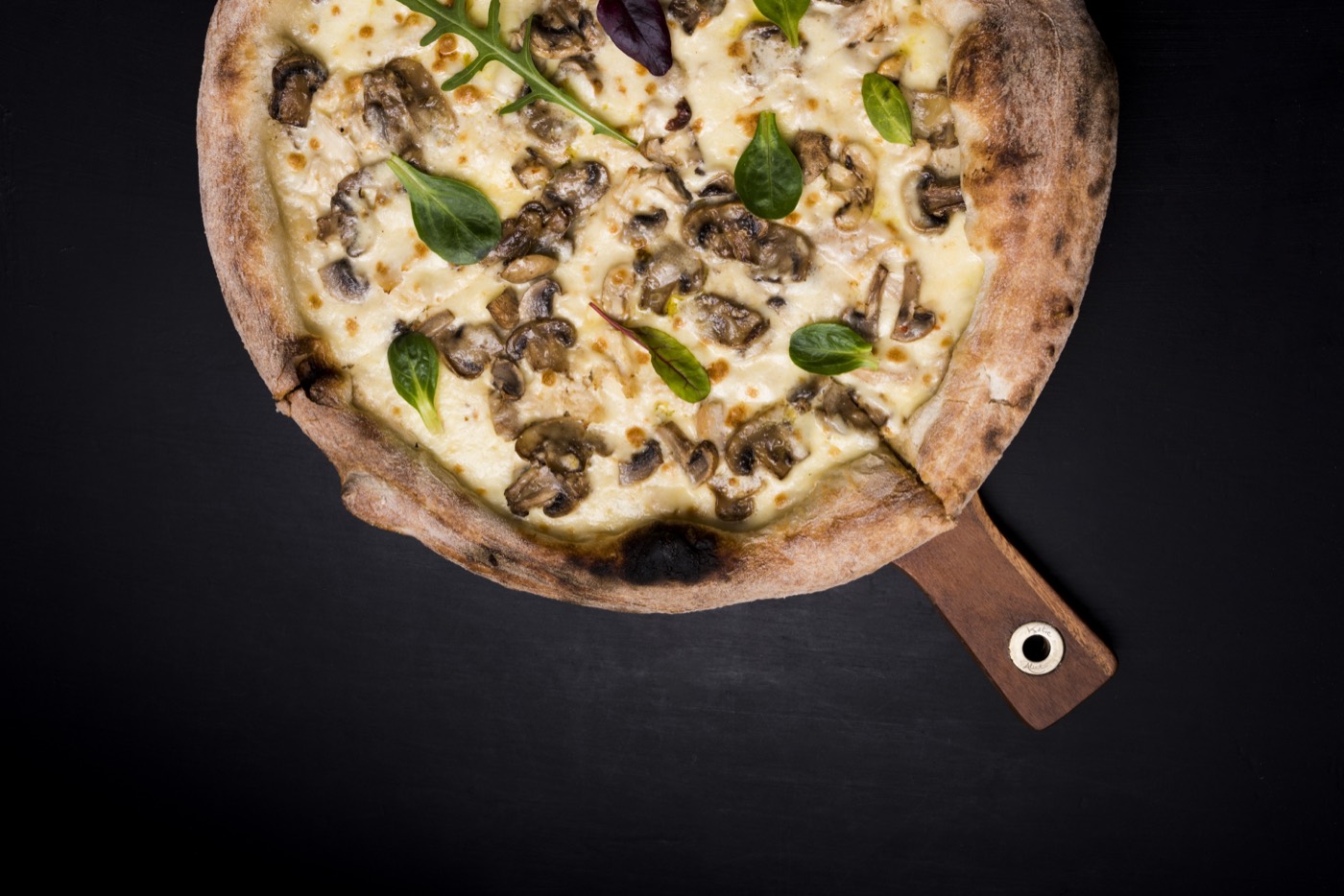 Pizza Funghi — crème, champignons et mozzarella