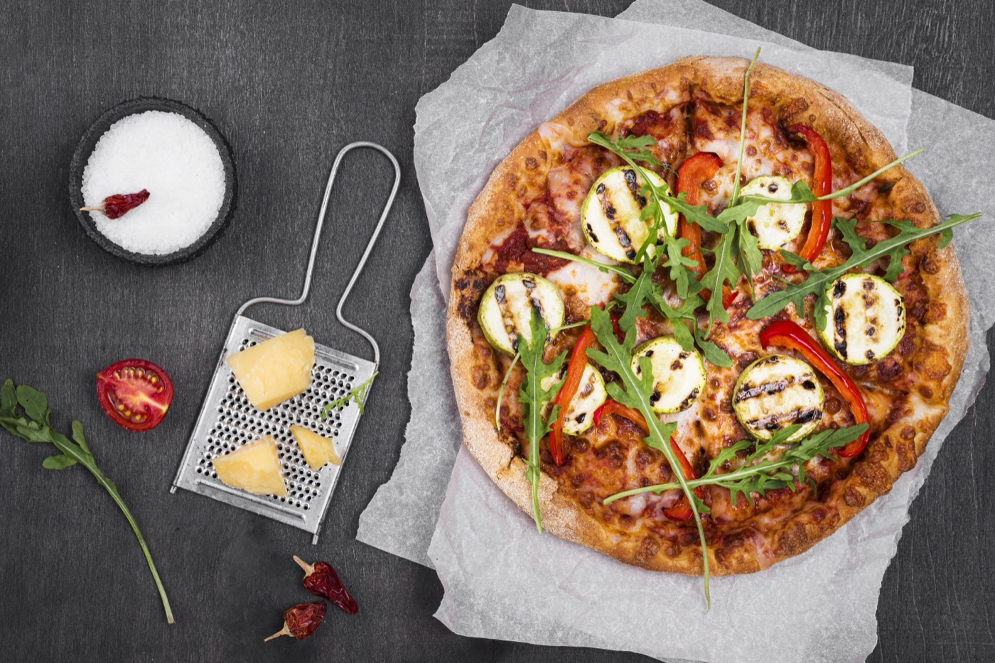 Pizza Rucola — roquette, parmesan et tomates cerises